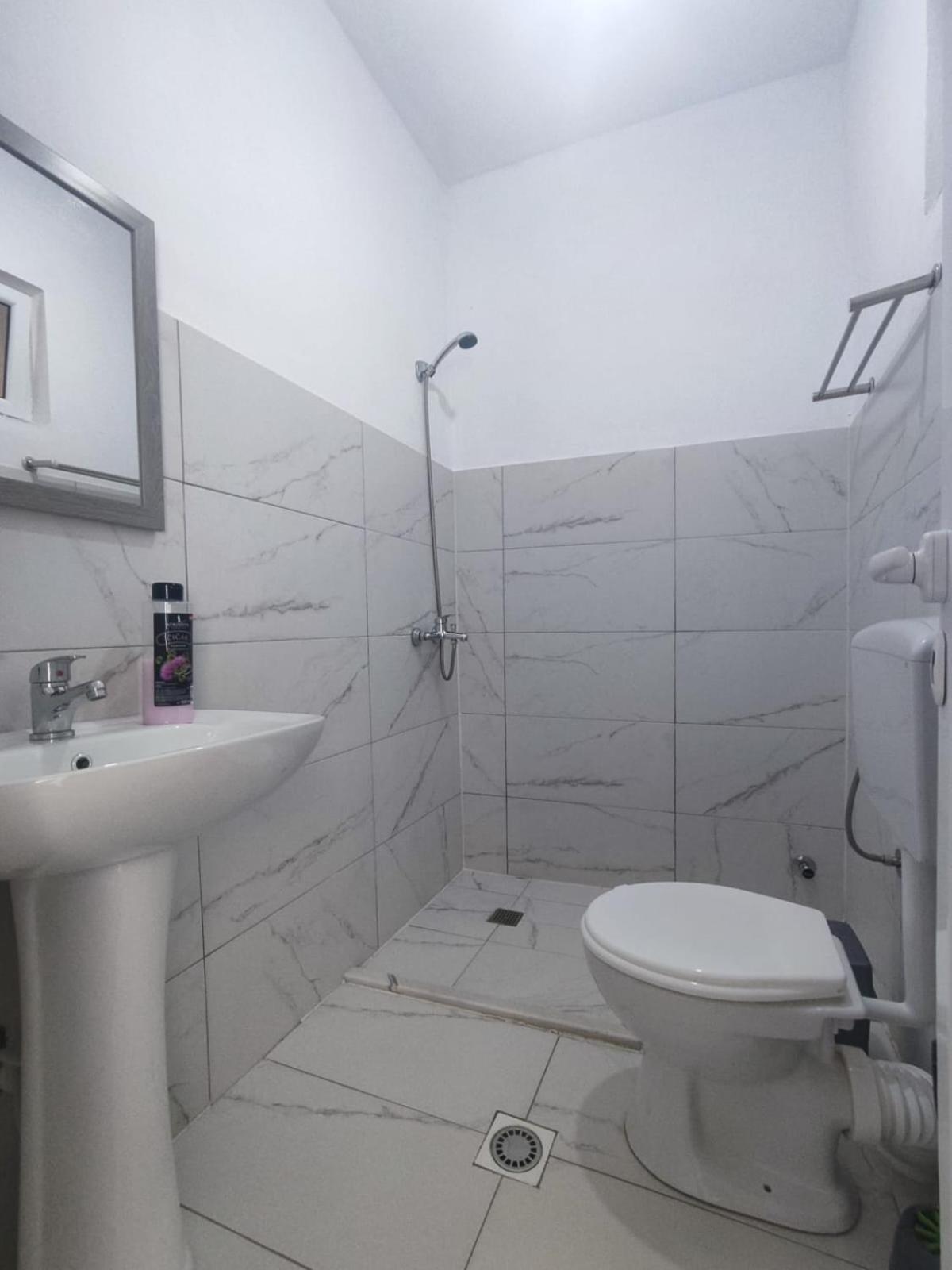 Lini Roleo Guest House מראה חיצוני תמונה
